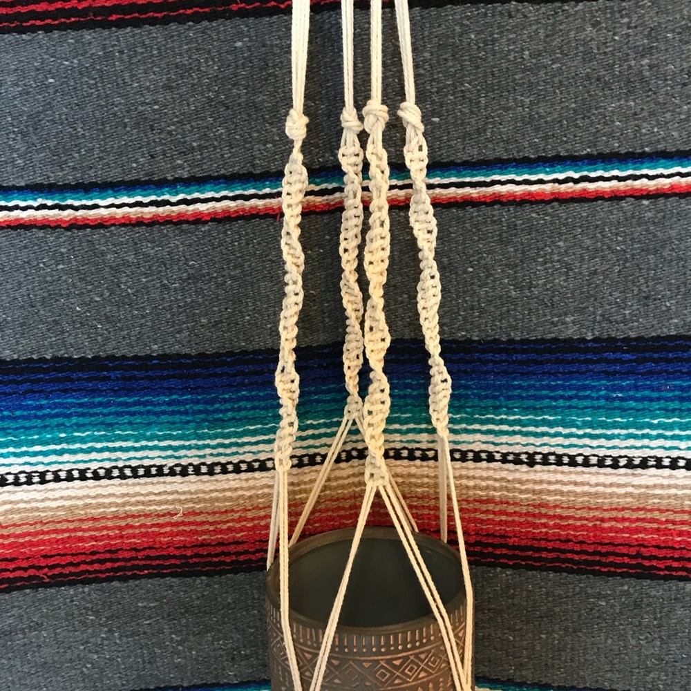 Macrame plant hanger
